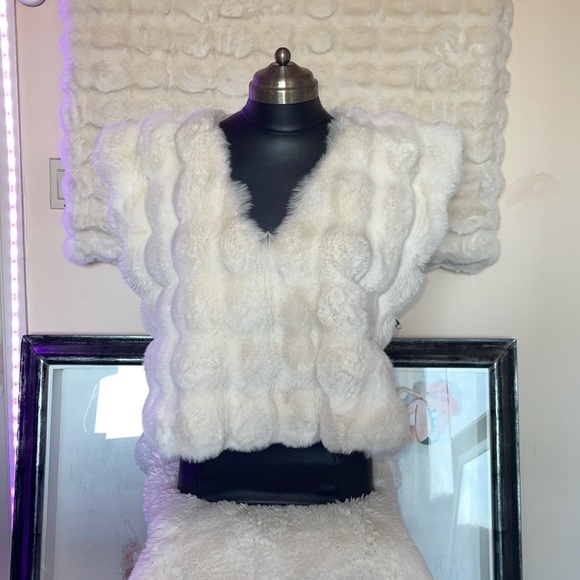 HANDCRAFTED   By me White very soft Handmade design by me I didn’t add lining - Picture 1 of 15